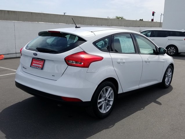 Used 2017 Ford Focus SE FWD 4D Hatchback