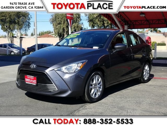Pre Owned 2017 Toyota Yaris Ia Base 4d Sedan In Garden Grove